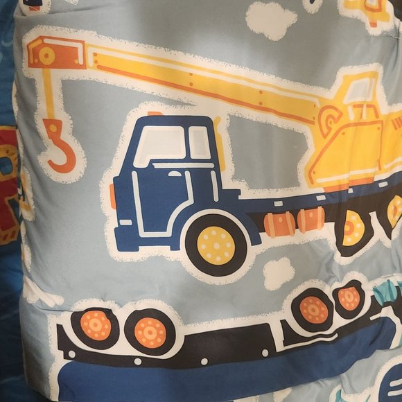 Circo brand dump truck comforter, sheets and 4 pillow cases! Full Size - Picture 3 of 7